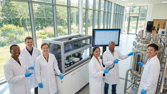 Tech Transfer in der Pharma: Erfolgreicher Übergang vom Labor zur Produktion für Startups